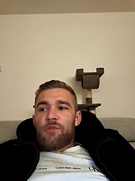 Snapshot of Benjamiinlt chatting on 04.07.26 Benjamiinlt online show from 04.07.26