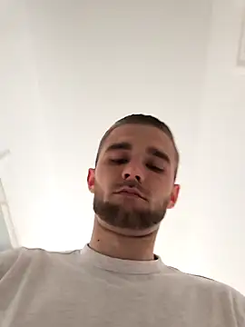 Snapshot of Benjamiinlt chatting on 04.08.26 Benjamiinlt online show from 04.08.26