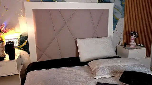 Snapshot of Sienna_Desiree chatting on 06.10.26 Sienna Desiree online show from 06.10.26