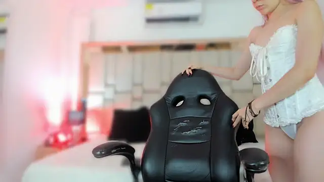 ElaRabbit online show from 02.19.26