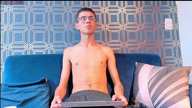 Snapshot of asher_lux chatting on 03.05.26 asher lux online show from 03.05.26