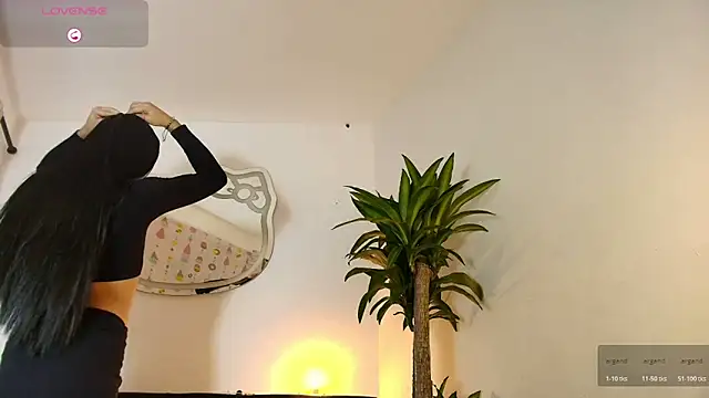 lucianaglow  online show from 02.04.26