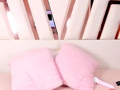MiaKleinX online show from 05.18.26