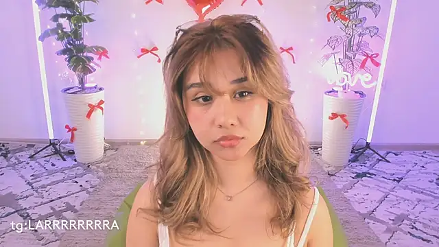 Snapshot of larabae chatting on 02.14.26 larabae online show from 02.14.26