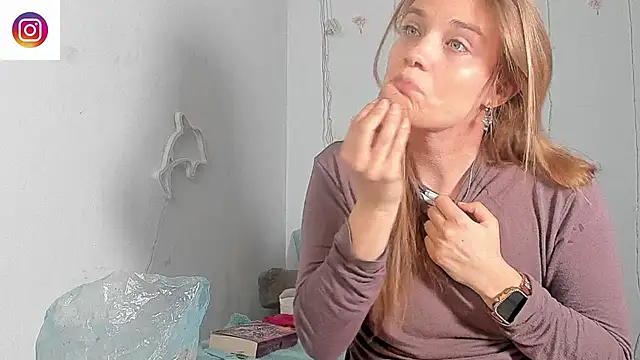 Snapshot of YoungSophie chatting on 02.21.26 YoungSophie online show from 02.21.26