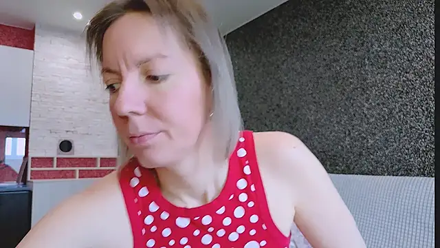 Amanda Luxe online show from 03.05.26