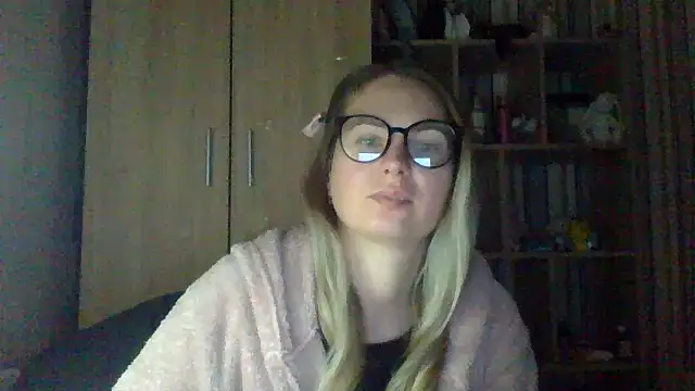 Snapshot of VikiLove765 chatting on 02.01.26 VikiLove765 online show from 02.01.26