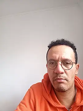 Snapshot of Henrytsuzuki chatting on 01.10.26 Henrytsuzuki online show from 01.10.26