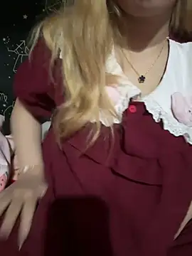 Snapshot of Fox_small chatting on 02.19.26 Fox small online show from 02.19.26