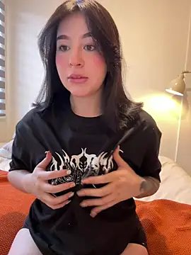 Snapshot of evelynrosess1 chatting on 06.22.26 evelynrosess1 online show from 06.22.26