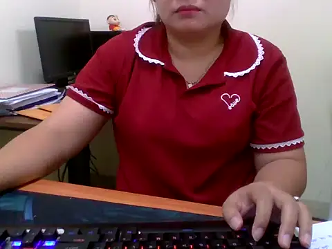 Sarah no land online show from 05.12.26
