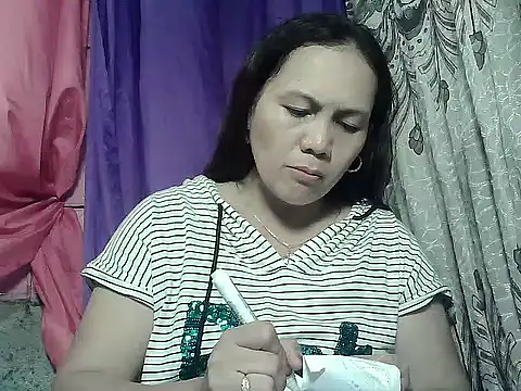 Snapshot of prettymomma24xx chatting on 05.09.26 prettymomma24xx online show from 05.09.26