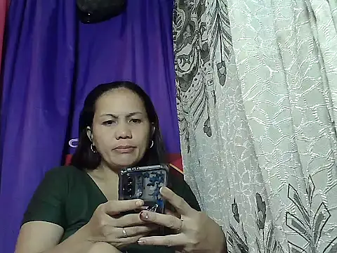 Snapshot of prettymomma24xx chatting on 05.14.26 prettymomma24xx online show from 05.14.26