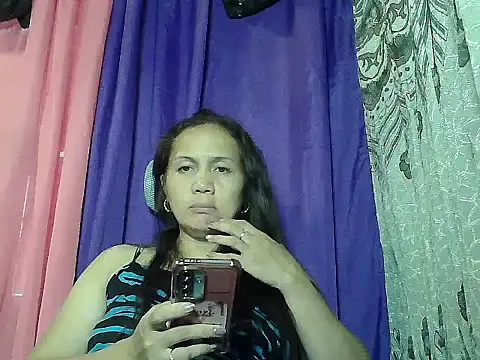 Snapshot of prettymomma24xx chatting on 07.01.26 prettymomma24xx online show from 07.01.26