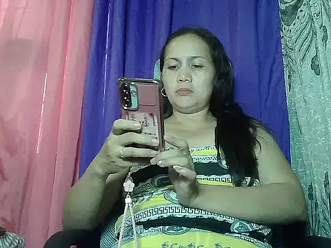 Snapshot of prettymomma24xx chatting on 07.02.26 prettymomma24xx online show from 07.02.26