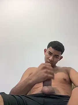 Snapshot of youngalexofficial chatting on 01.07.26 youngalexofficial online show from 01.07.26