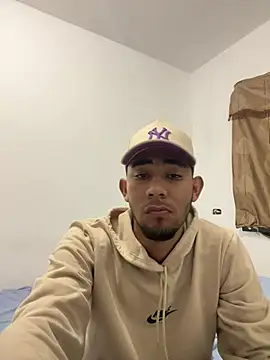 Snapshot of youngalexofficial chatting on 01.12.26 youngalexofficial online show from 01.12.26