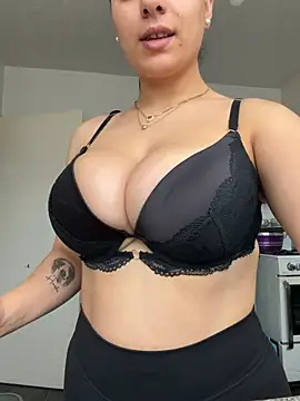 Snapshot of Marisa_ass chatting on 05.18.26 Marisa ass online show from 05.18.26