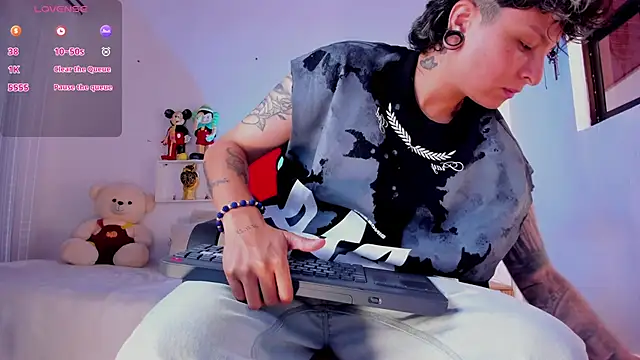 Zury Ramirez online show from 05.10.26