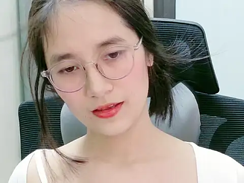 Snapshot of Shulee- chatting on 01.10.26 Shulee- online show from 01.10.26