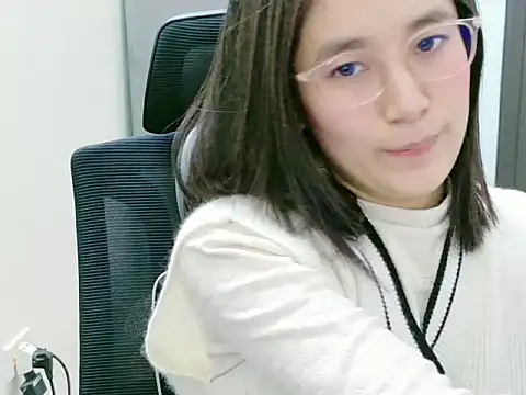 Snapshot of Shulee- chatting on 01.15.26 Shulee- online show from 01.15.26