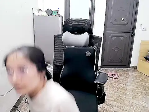 Snapshot of Shulee- chatting on 02.22.26 Shulee- online show from 02.22.26