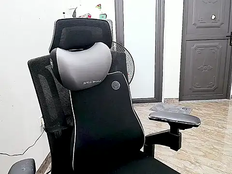 Snapshot of Shulee- chatting on 03.12.26 Shulee- online show from 03.12.26