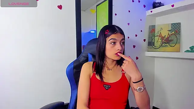Snapshot of honeyluxe_ chatting on 06.19.26 honeyluxe online show from 06.19.26