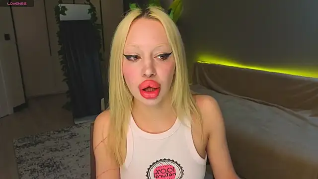 Luna Beverly online show from 04.26.26
