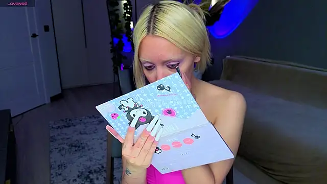 Luna Beverly online show from 06.14.26