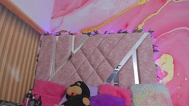 emily velvet   online show from 08.05.26