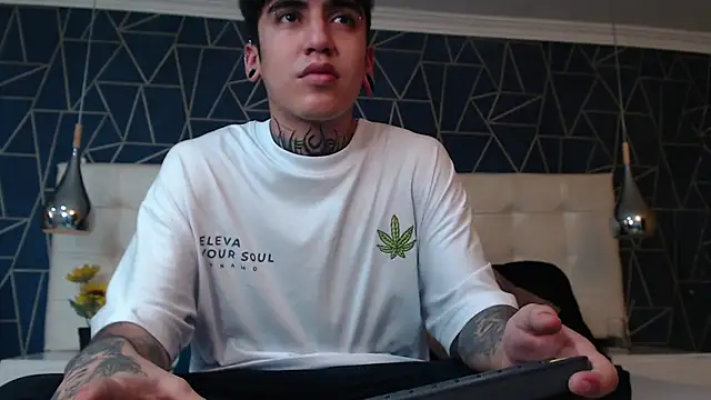 Snapshot of MarkOlsenn chatting on 01.10.26 MarkOlsenn online show from 01.10.26