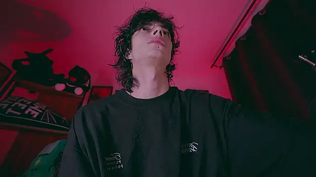 Snapshot of Olliver___y chatting on 02.04.26 Olliver y online show from 02.04.26