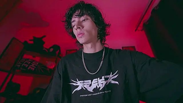 Snapshot of Olliver___y chatting on 02.06.26 Olliver y online show from 02.06.26