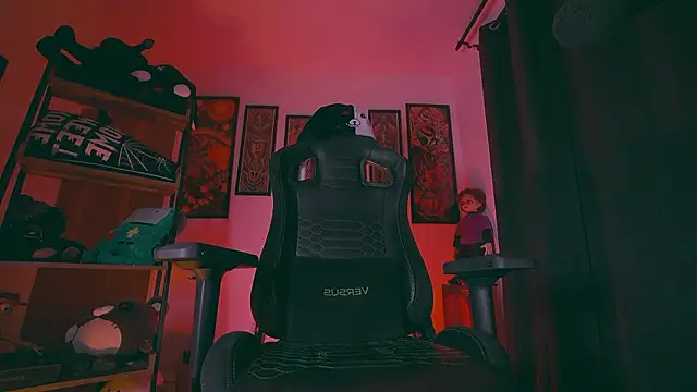 Snapshot of Olliver___y chatting on 03.13.26 Olliver y online show from 03.13.26