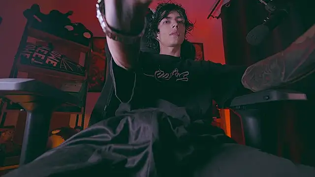 Snapshot of Olliver___y chatting on 03.16.26 Olliver y online show from 03.16.26