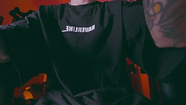 Snapshot of Olliver___y chatting on 03.28.26 Olliver y online show from 03.28.26