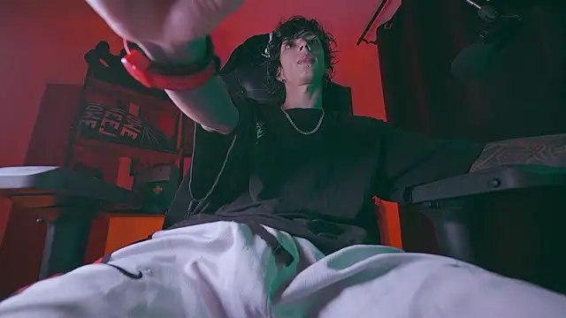 Snapshot of Olliver___y chatting on 03.31.26 Olliver y online show from 03.31.26