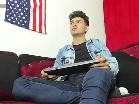 Snapshot of camilo_model chatting on 01.14.26 camilo model online show from 01.14.26