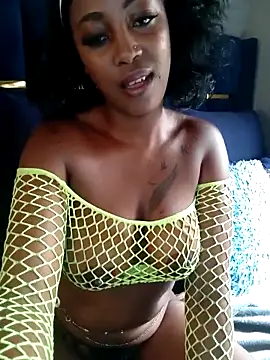 Snapshot of CocoButterxox chatting on 04.14.26 CocoButterxox online show from 04.14.26
