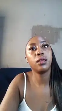 Snapshot of CocoButterxox chatting on 04.29.26 CocoButterxox online show from 04.29.26