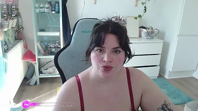 Snapshot of YourPrettyHazel chatting on 03.20.26 YourPrettyHazel online show from 03.20.26