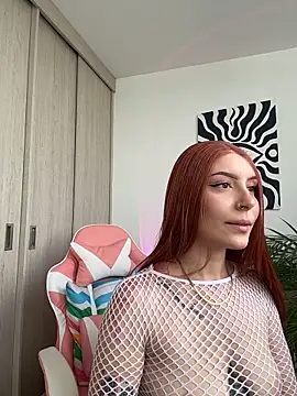 alesziarose  online show from 06.18.26