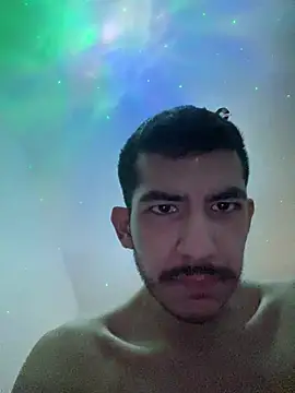 Snapshot of vinihfeh chatting on 05.21.26 vinihfeh online show from 05.21.26
