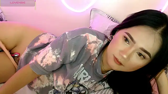 Snapshot of simplykhate chatting on 07.25.26 simplykhate online show from 07.25.26
