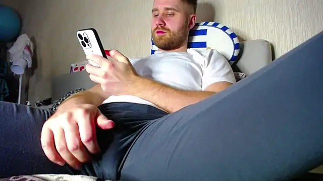 Snapshot of LorenzoLux chatting on 01.31.25 LorenzoLux online show from 01.31.25