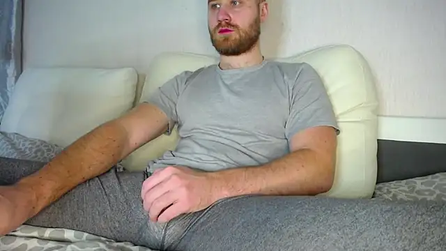 Snapshot of LorenzoLux chatting on 03.02.25 LorenzoLux online show from 03.02.25