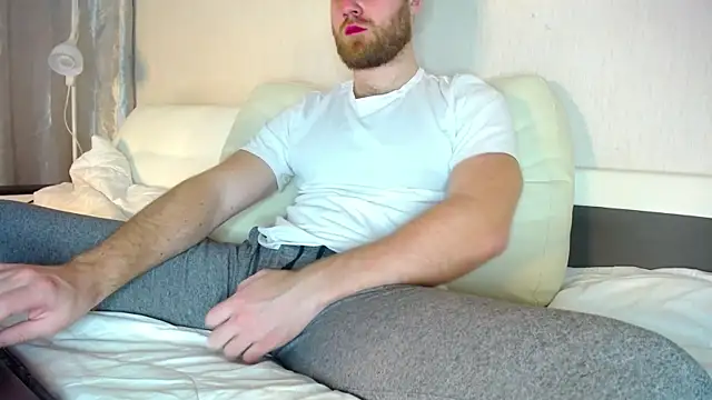 Snapshot of LorenzoLux chatting on 03.10.25 LorenzoLux online show from 03.10.25