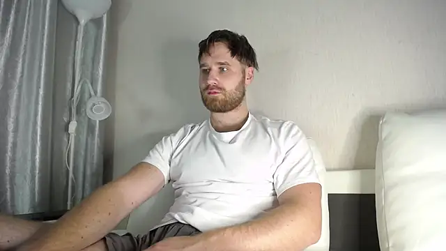 Snapshot of LorenzoLux chatting on 10.12.25 LorenzoLux online show from 10.12.25