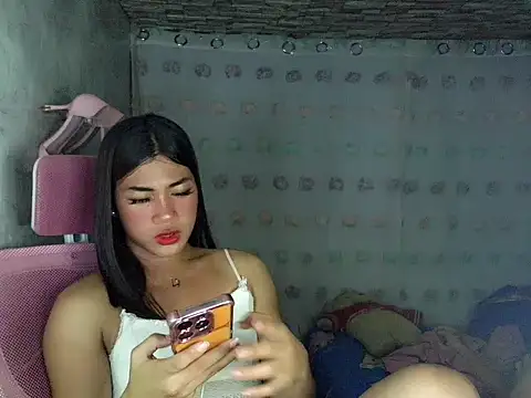 Snapshot of Margalona_ chatting on 04.22.26 Margalona online show from 04.22.26